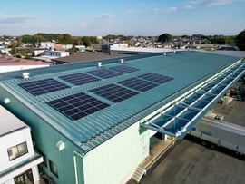 動画を公開しました｜【施工事例】自家消費型太陽光発電システム｜カインズ商配（結城センター/ 千葉第１センター）様のサムネイル